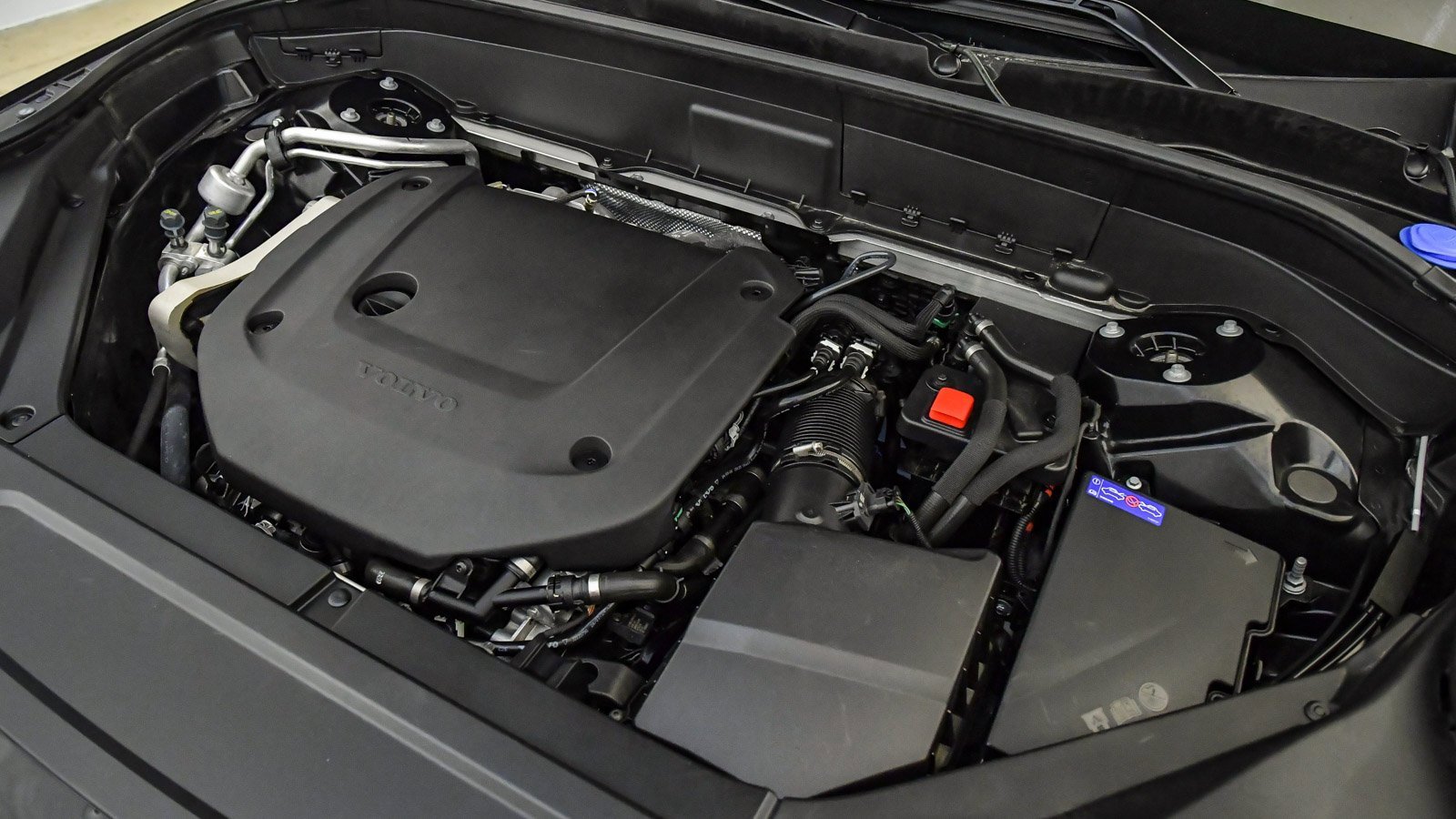 Certified 2025 Volvo XC90 B6 Plus image 31