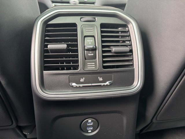 Certified 2025 Porsche Macan image 22