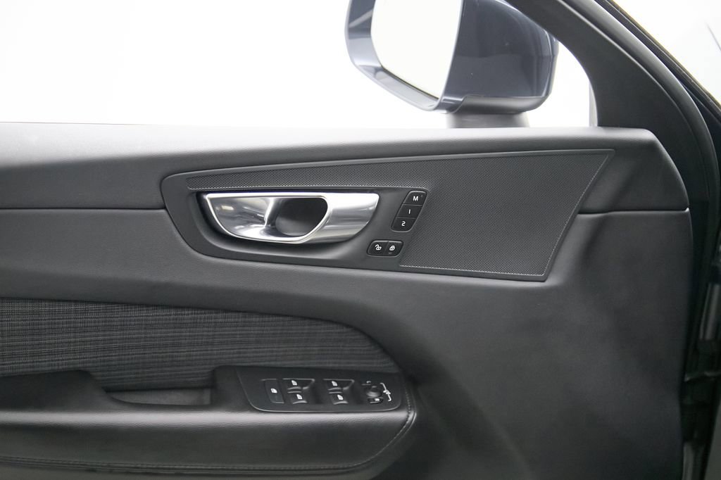 Certified 2023 Volvo XC60 B5 Core AWD/4WD image 11