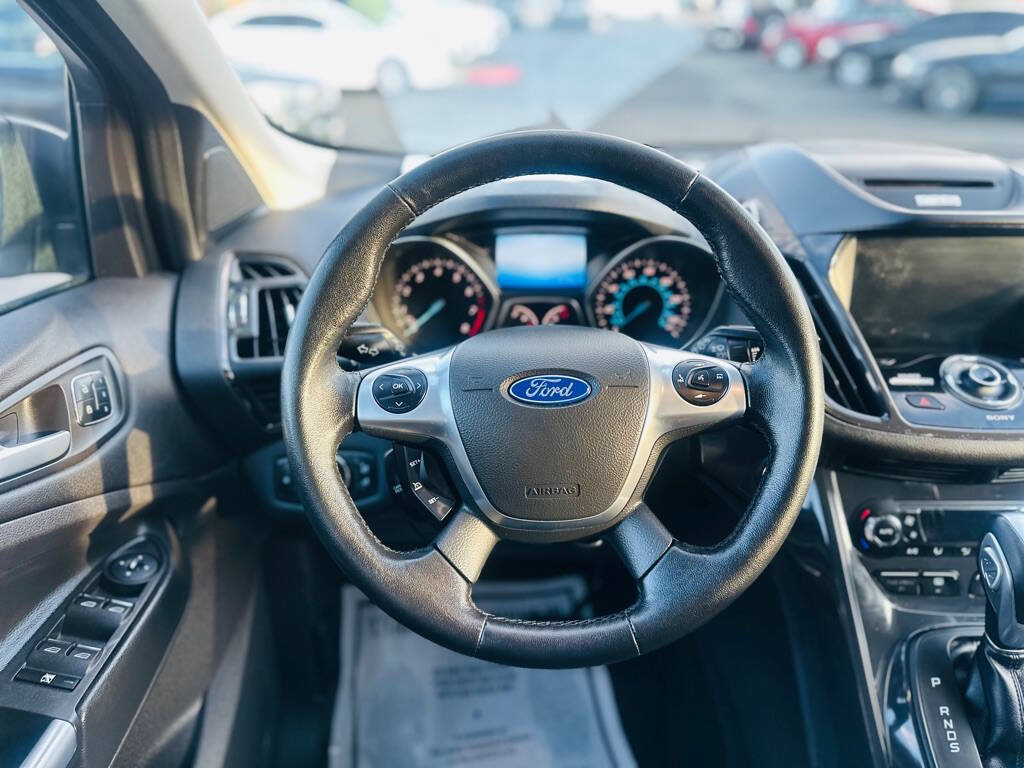 Used 2015 Ford Escape Titanium w/ Equipment Group 301A AWD/4WD image 10