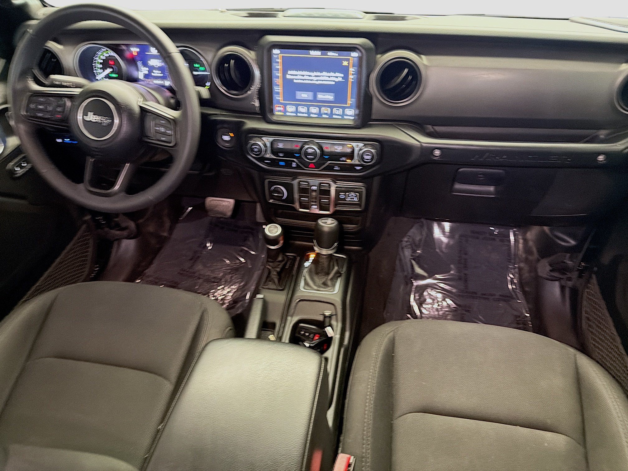 Used 2023 Jeep Wrangler Unlimited w/ Sun & Screen Package AWD/4WD image 12