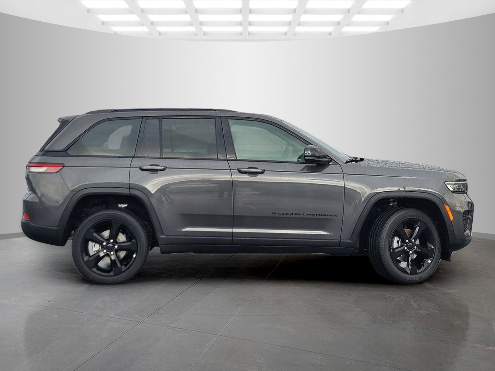 New 2025 Jeep Grand Cherokee Altitude image 3