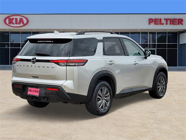Used 2022 Nissan Pathfinder SV w/ SV Premium Package image 4