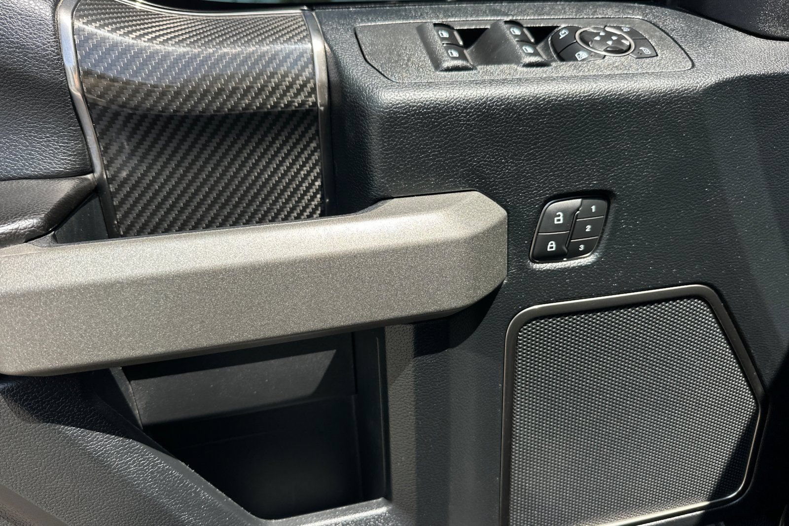 Used 2018 Ford F150 Raptor w/ Equipment Group 802A Luxury AWD/4WD image 11