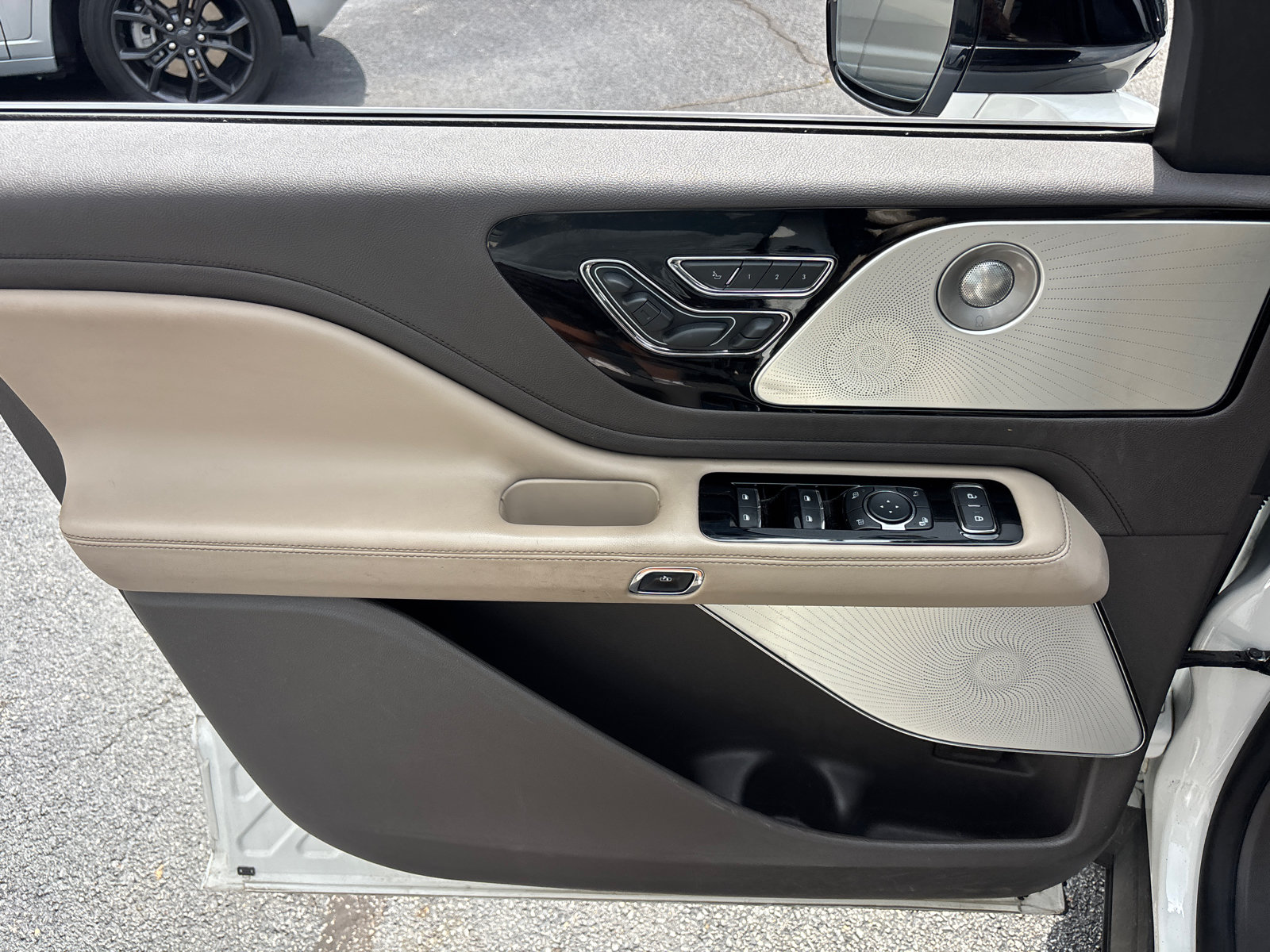 Used 2020 Lincoln Aviator Reserve w/ Equipment Group 202A AWD/4WD image 11
