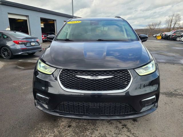 Used 2022 Chrysler Pacifica Touring-L image 3