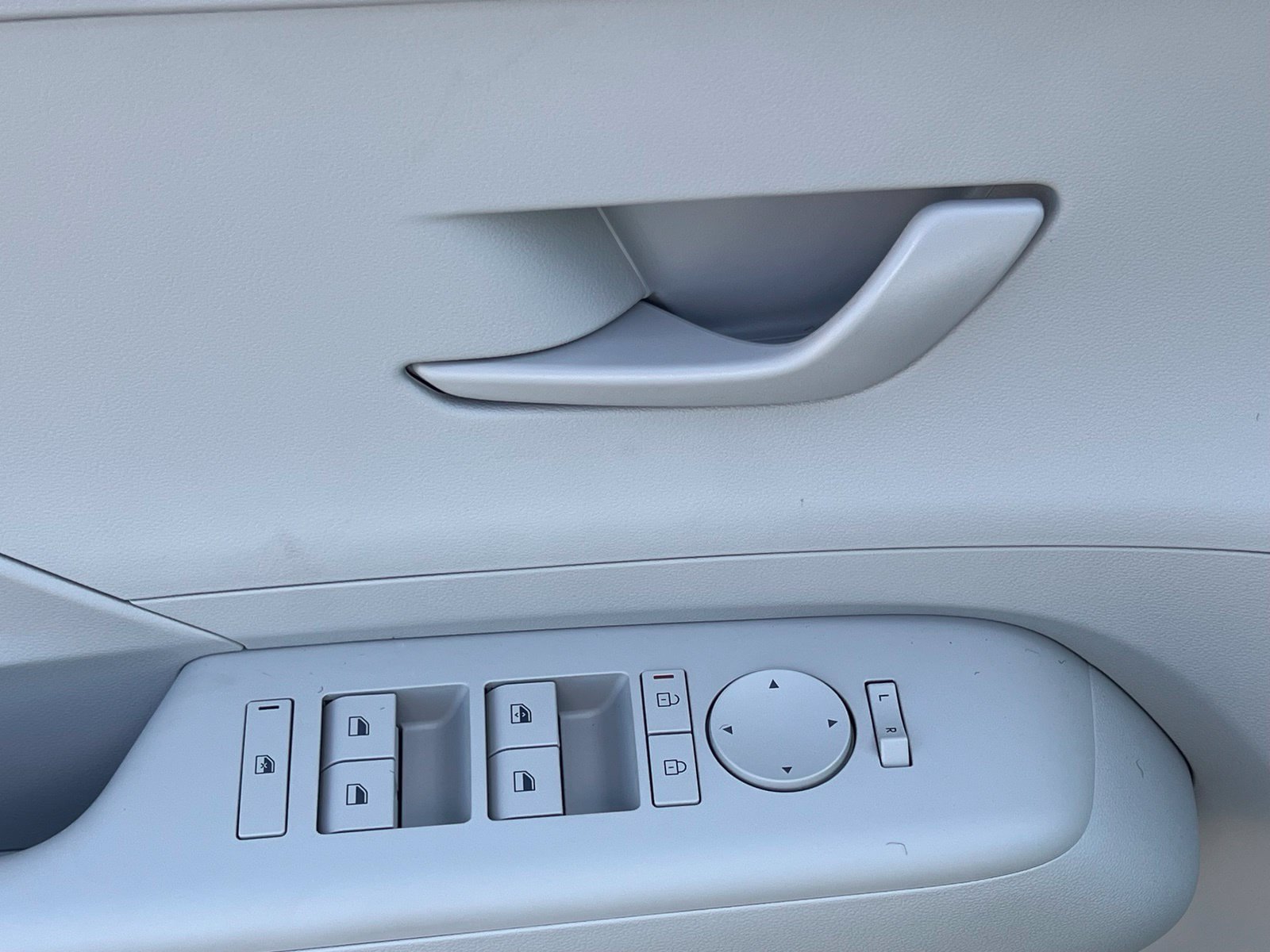 New 2027 Hyundai Kona SE FWD image 22