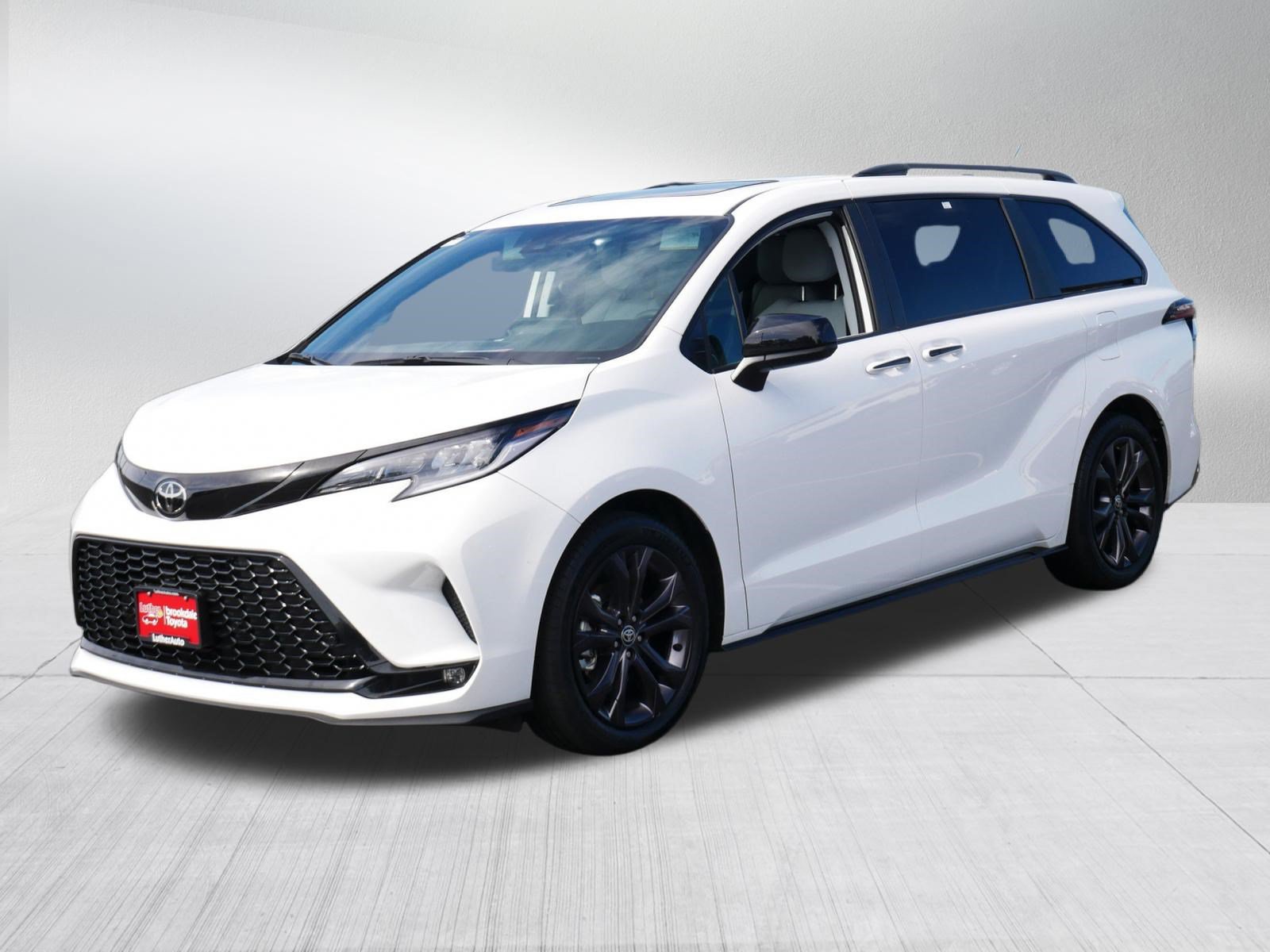 Certified 2026 Toyota Sienna XSE FWD image 3