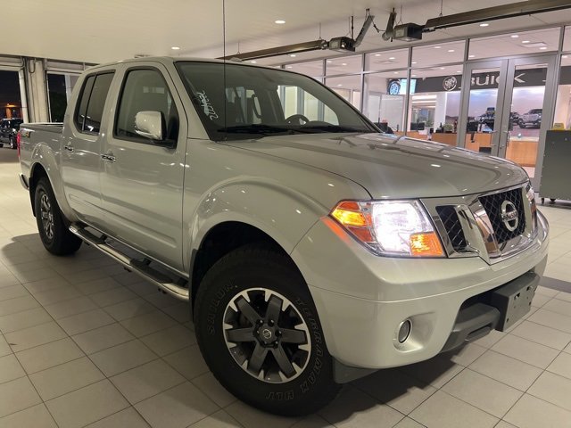 Used 2018 Nissan Frontier PRO-4X image 2