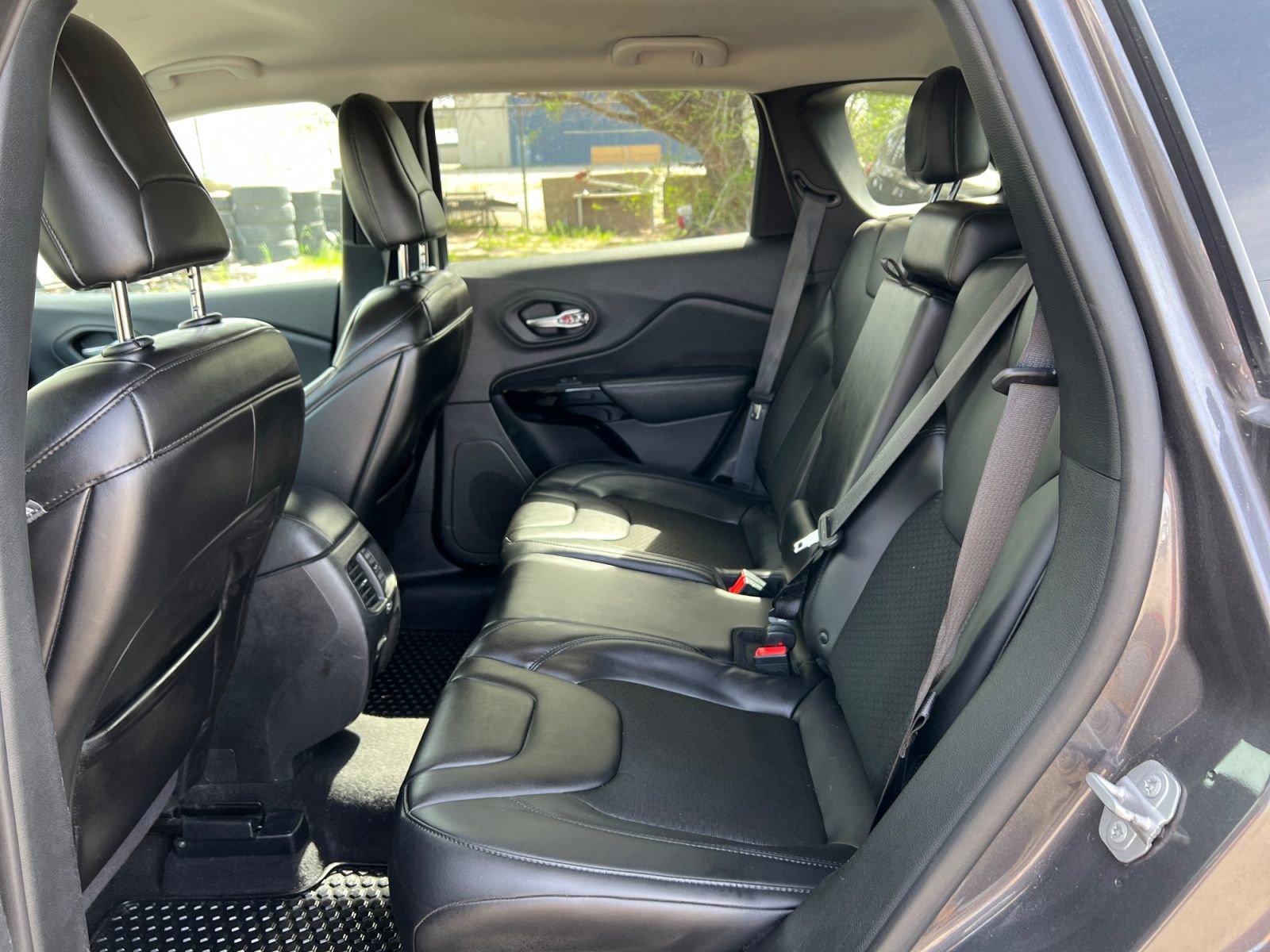 Used 2019 Jeep Cherokee Latitude Plus image 26