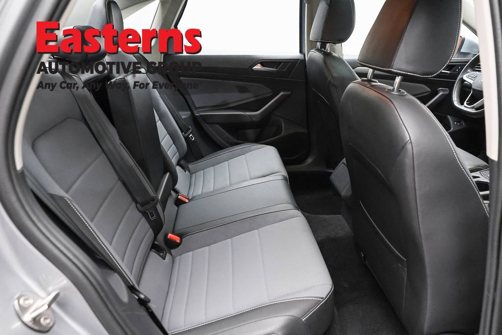 Used 2025 Volkswagen Jetta SE FWD image 22