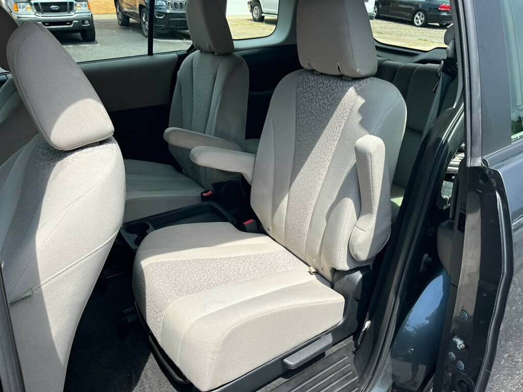 Used 2012 MAZDA MAZDA5 Touring w/ Moonroof & Audio Pkg FWD image 25