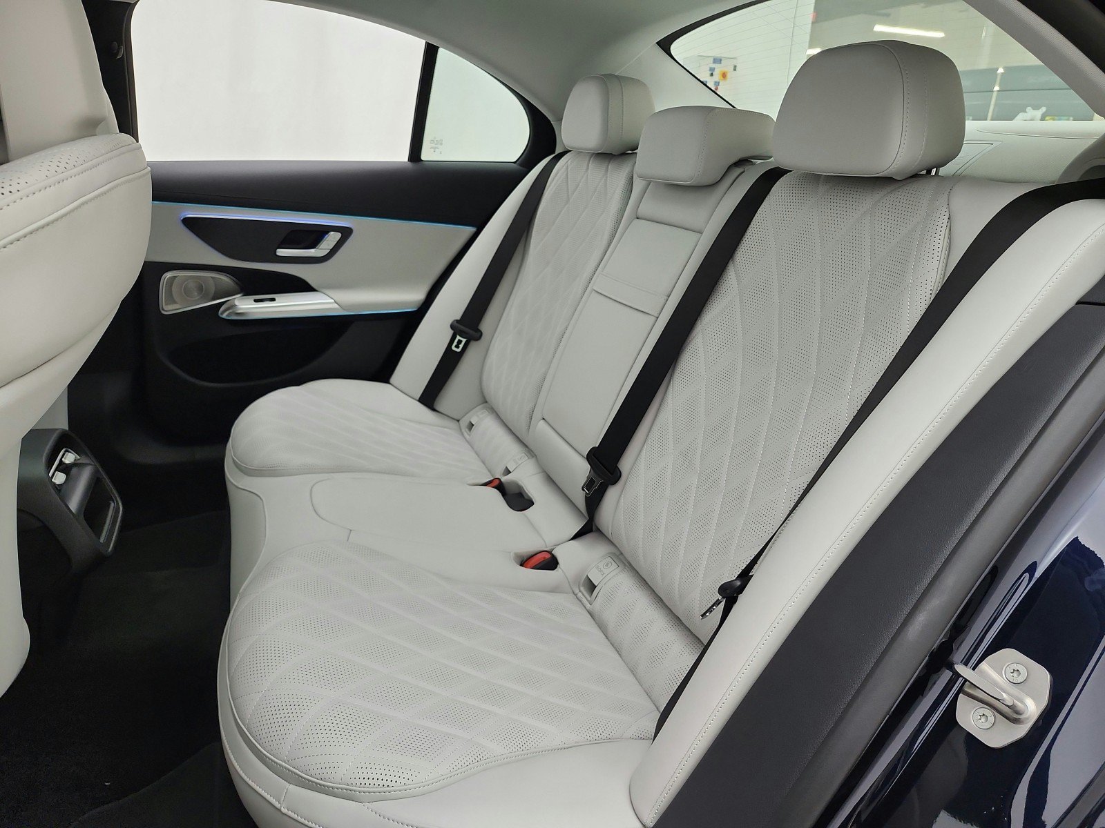 New 2027 Mercedes-Benz E 450 4MATIC Sedan image 11