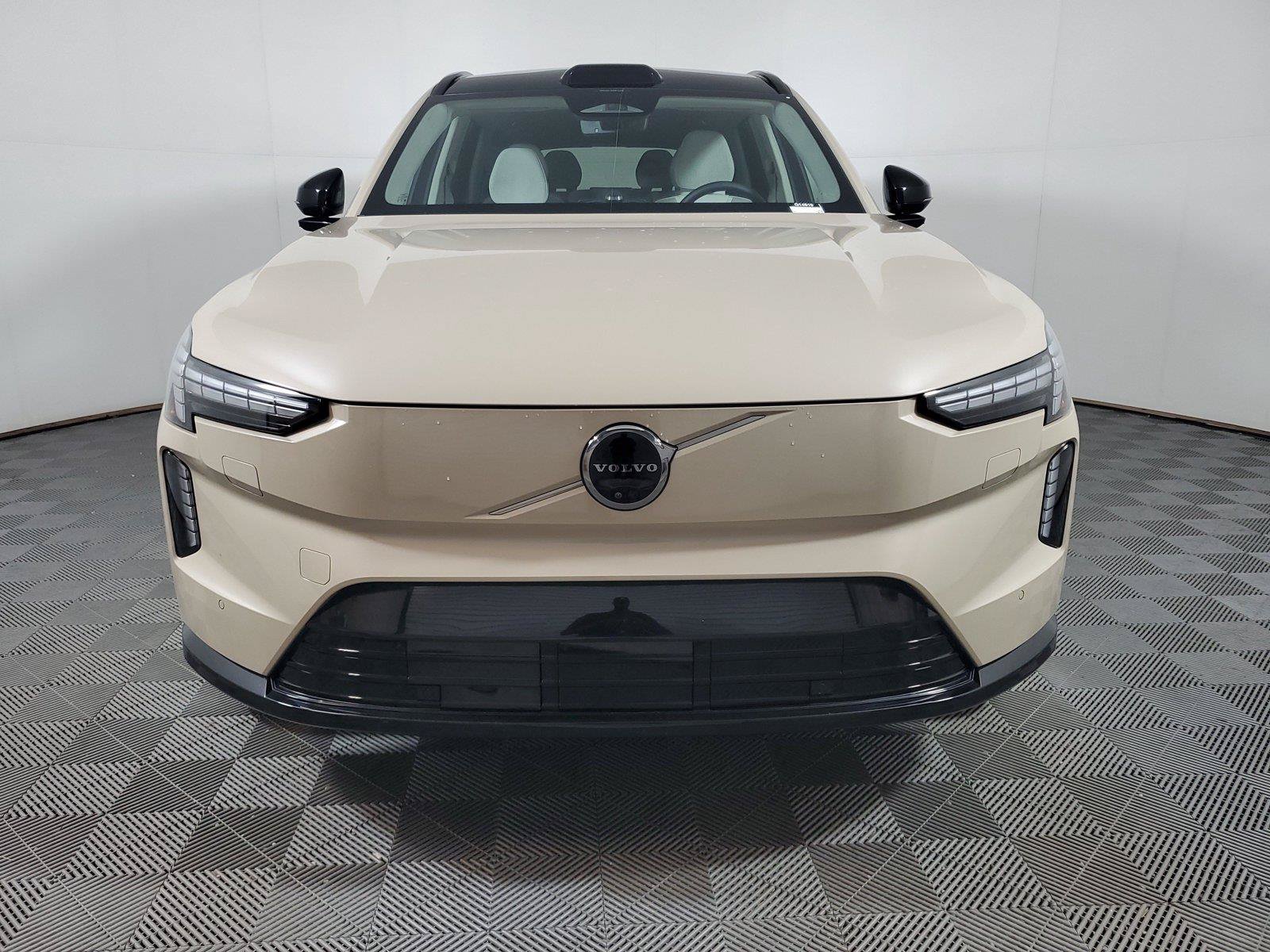 Used 2025 Volvo EX90 Ultra AWD/4WD image 2