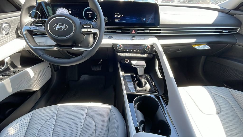 New 2025 Hyundai Elantra Limited image 17