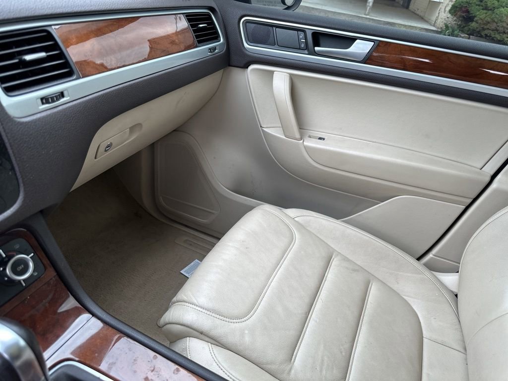 Used 2014 Volkswagen Touareg VR6 image 21