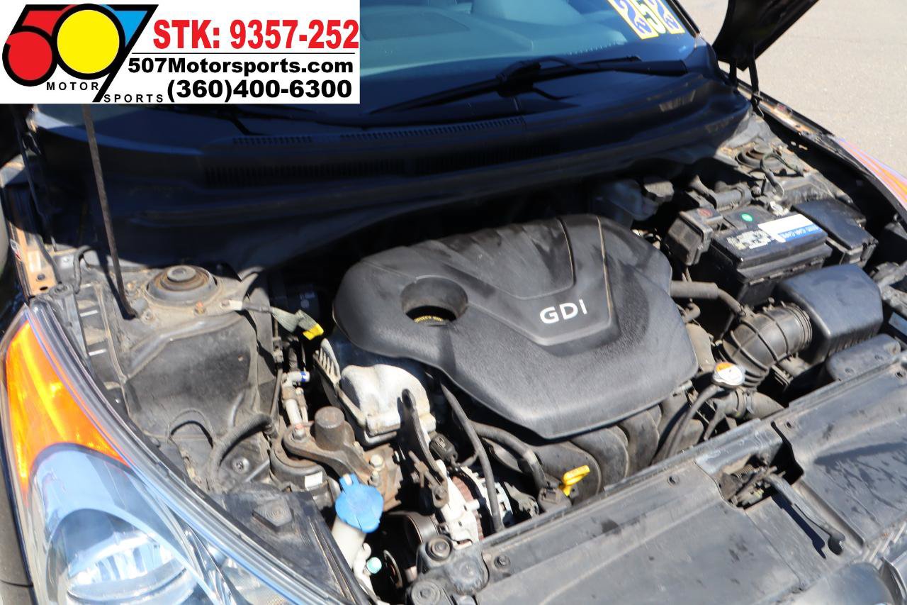 Used 2013 Hyundai Veloster w/ Style Pkg FWD image 24