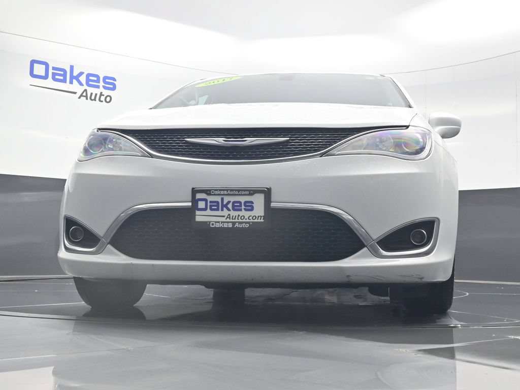 Used 2017 Chrysler Pacifica Touring-L FWD image 36