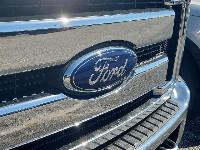 Used 2016 Ford F250 XLT w/ XLT Premium Package AWD/4WD image 4
