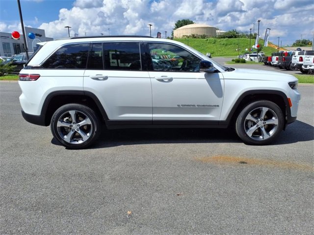 New 2025 Jeep Grand Cherokee Limited w/ Luxury Tech Group II image 3
