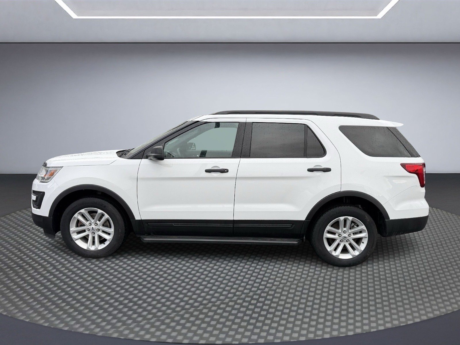 Used 2017 Ford Explorer 4WD image 3