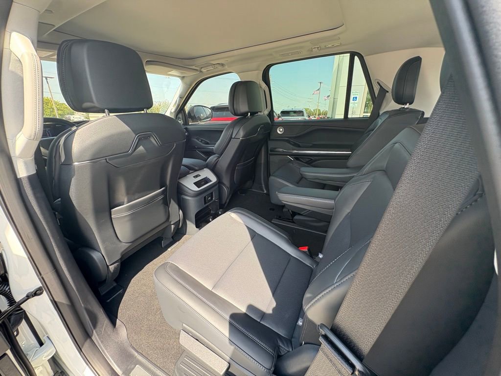 New 2025 Lincoln Navigator Reserve image 9