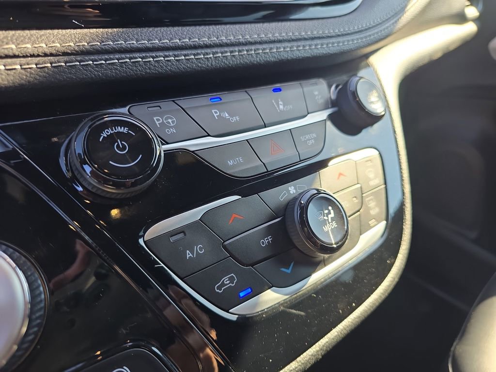 Used 2024 Chrysler Pacifica Limited FWD image 21