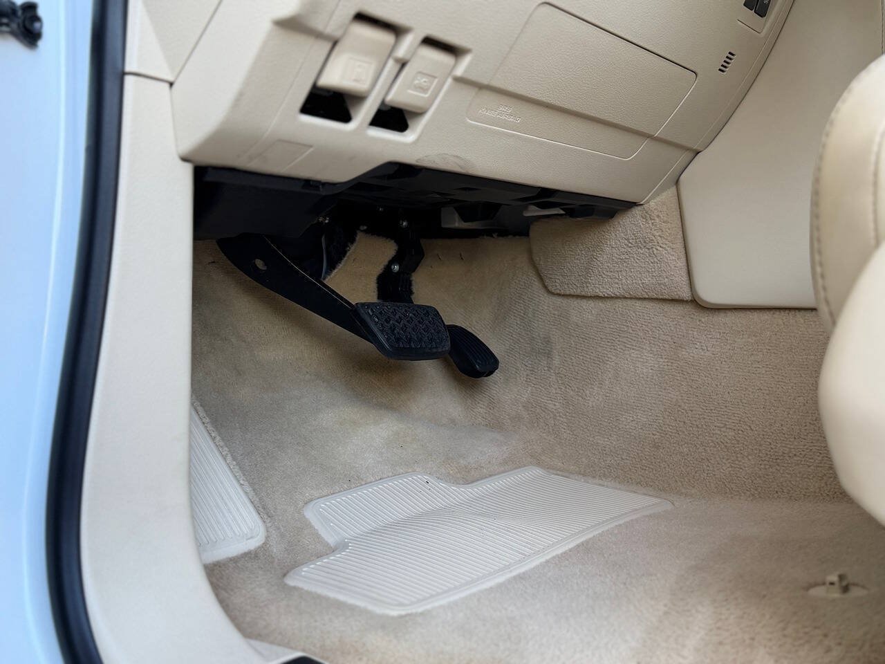 Used 2013 Lexus LX 570 4WD w/ Luxury Pkg image 73