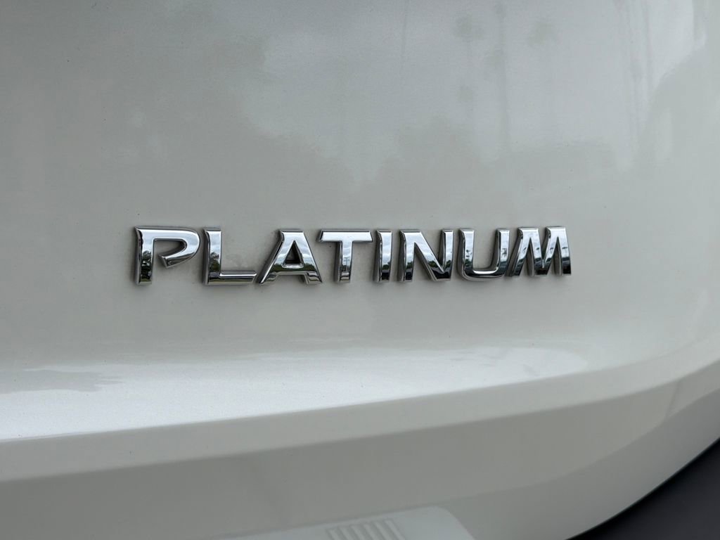 Used 2023 Nissan Rogue Platinum image 11