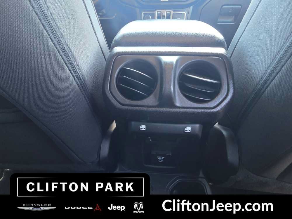 Used 2023 Jeep Gladiator Rubicon w/ Cold Weather Group AWD/4WD image 19
