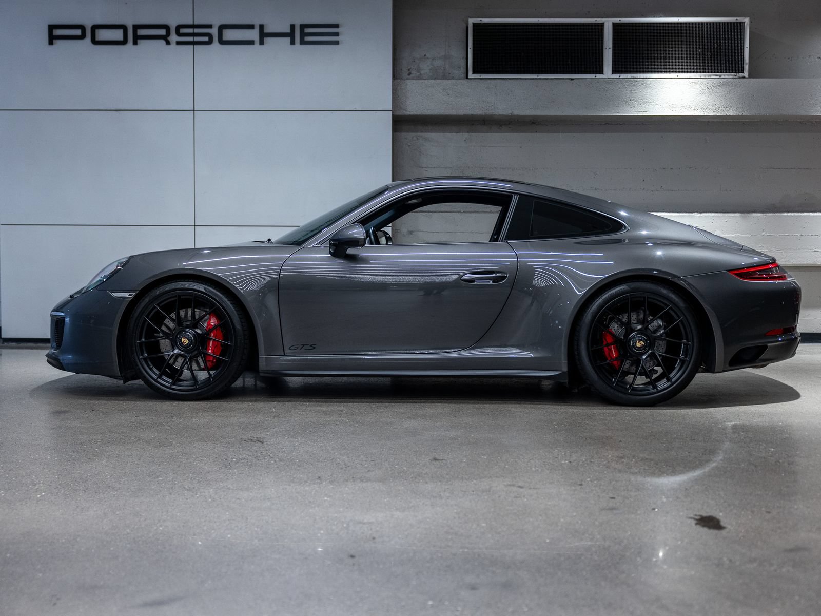 Certified 2018 Porsche 911 Carrera GTS RWD image 2