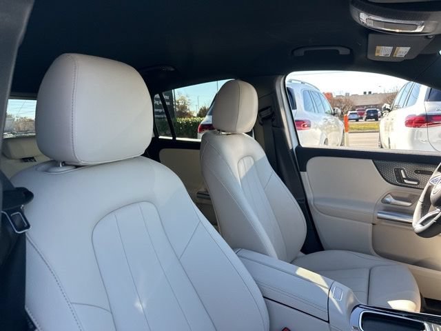 Used 2025 Mercedes-Benz GLA 250 4MATIC image 32
