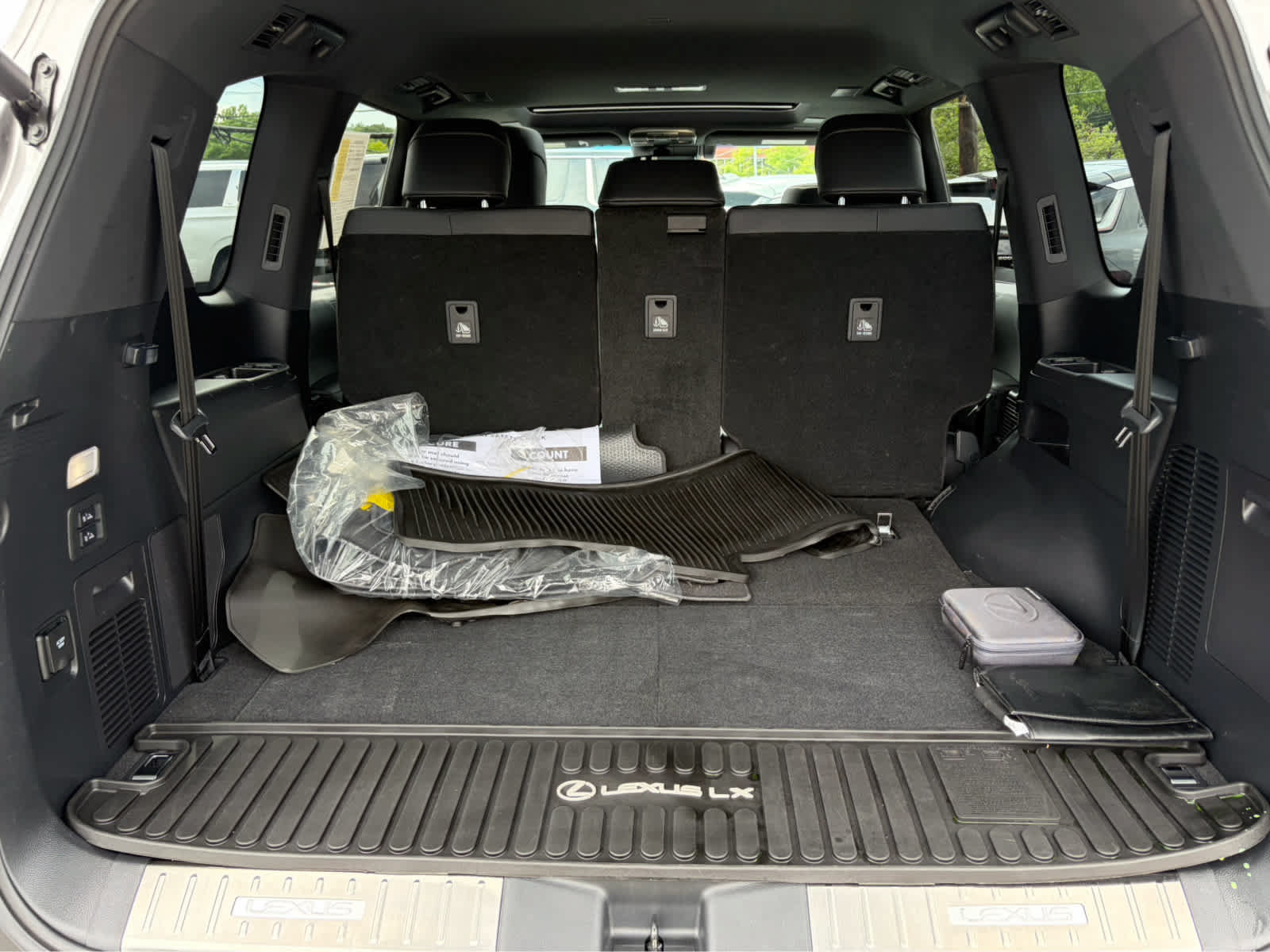 Used 2024 Lexus LX 600 4WD w/ Appearance Package image 41