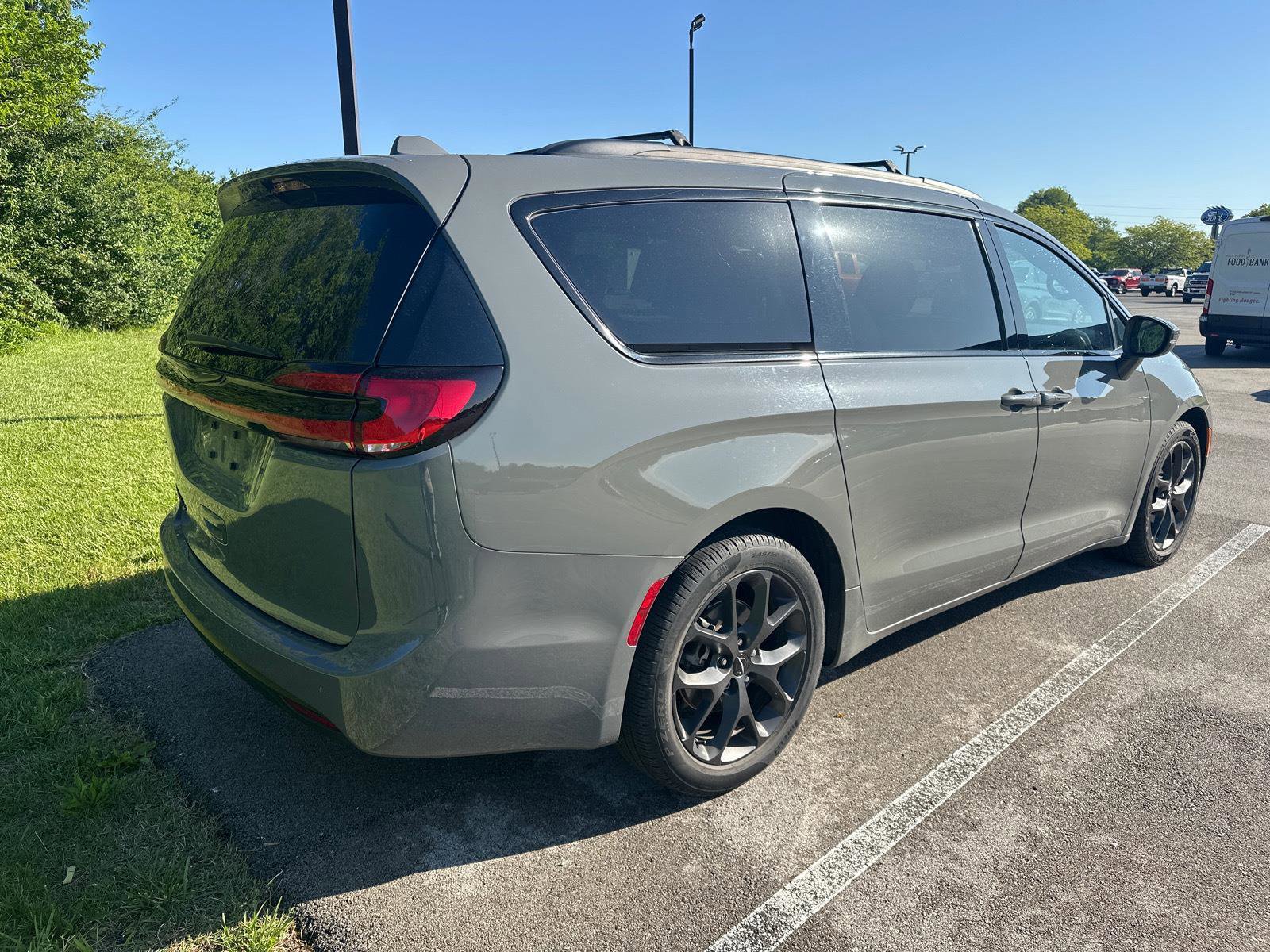Used 2022 Chrysler Pacifica Touring-L w/ S Appearance Package FWD image 20