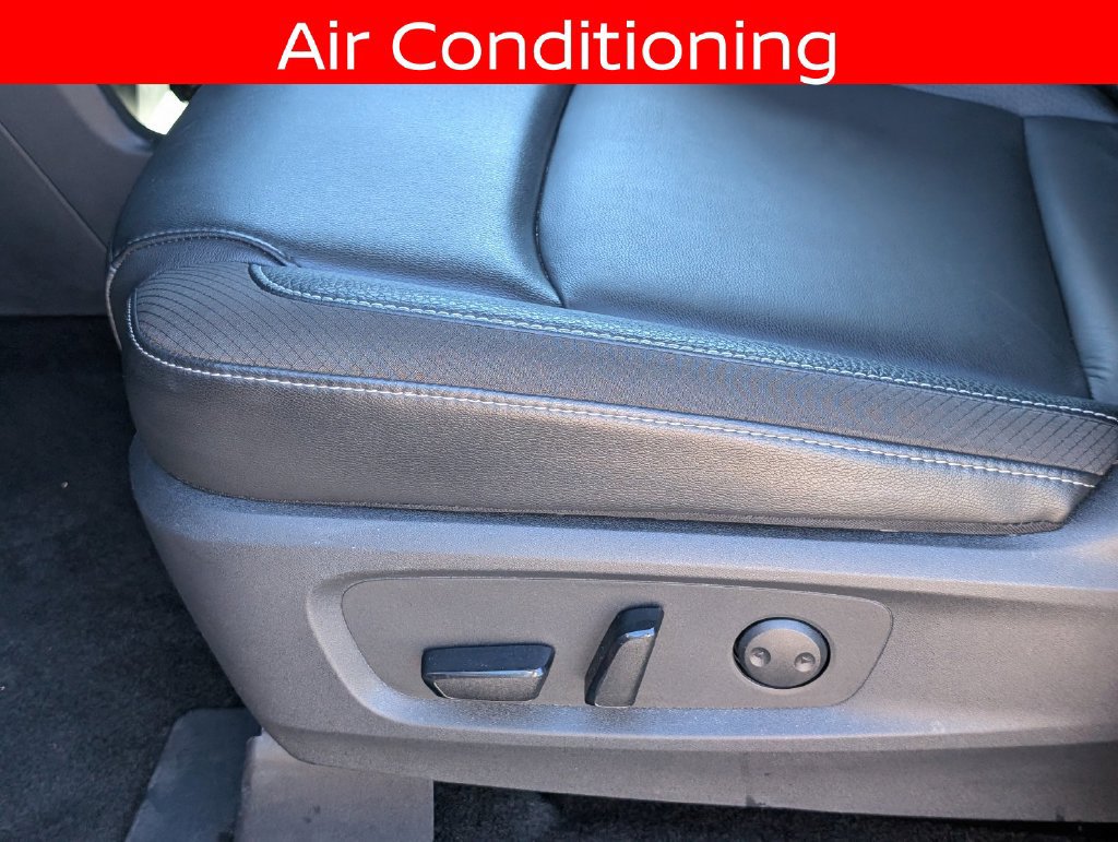 Used 2025 Nissan Pathfinder SL FWD image 14
