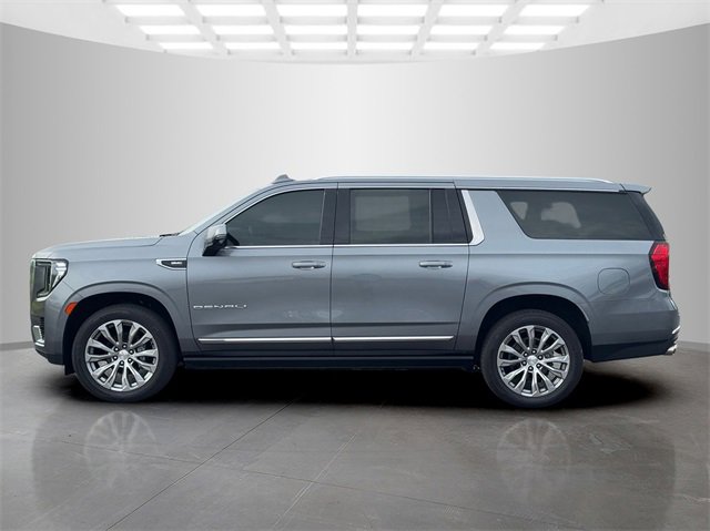 Used 2021 GMC Yukon XL Denali w/ Denali Premium Package image 4