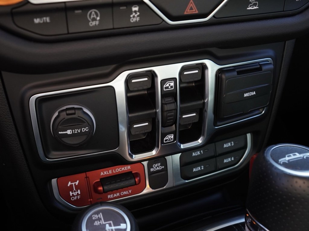 Used 2024 Jeep Gladiator Mojave w/ Convenience Group image 16