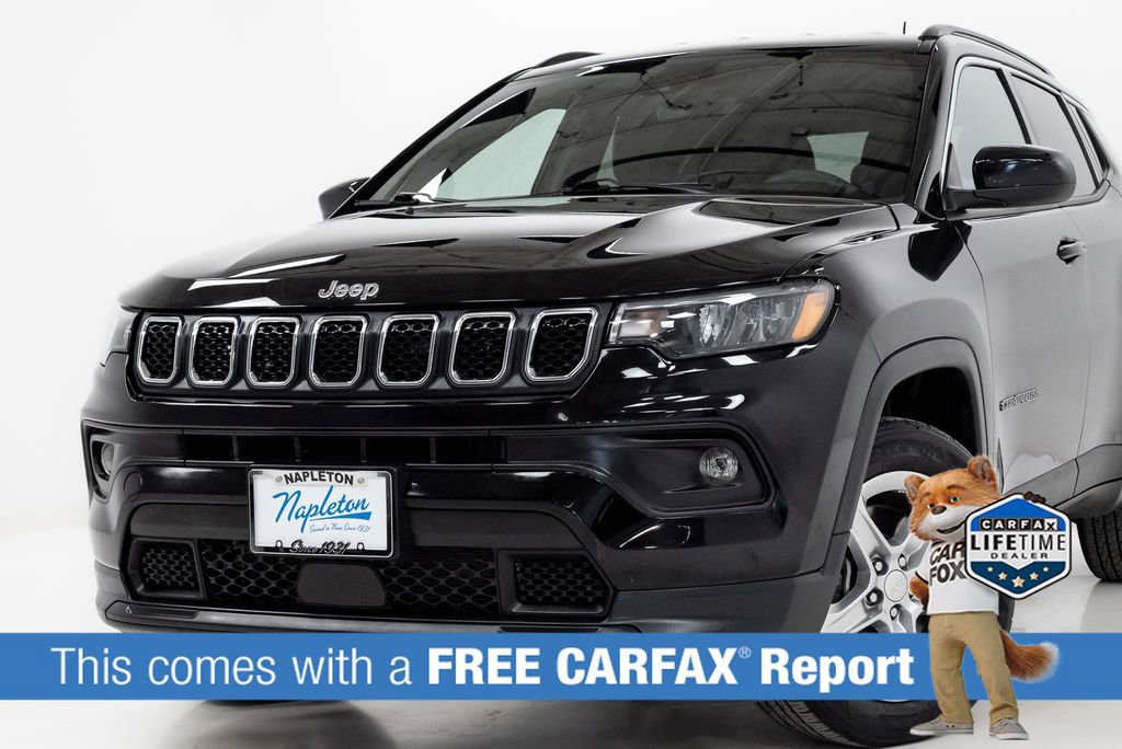 Used 2023 Jeep Compass Latitude image 2