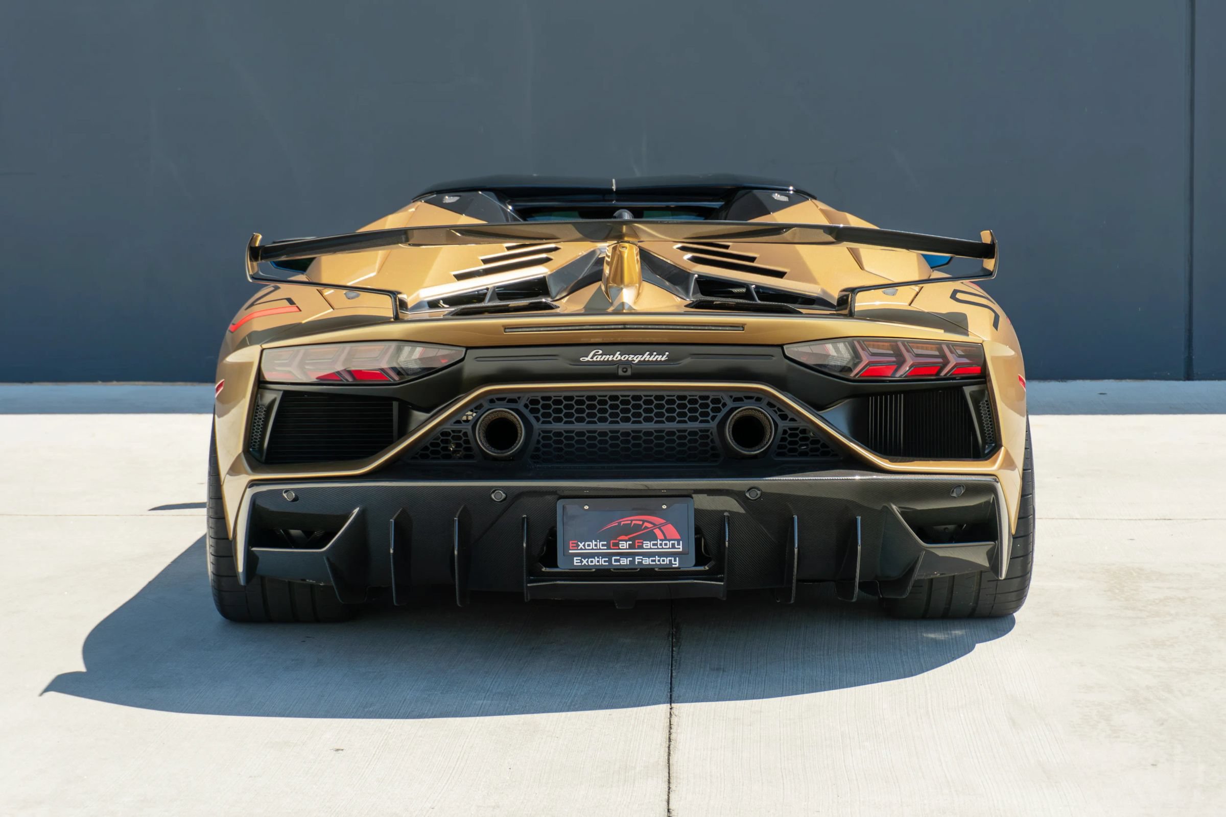 Used 2020 Lamborghini Aventador SVJ AWD/4WD image 11