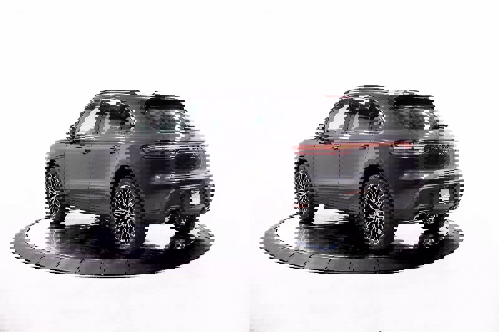 Certified 2026 Porsche Macan image 3