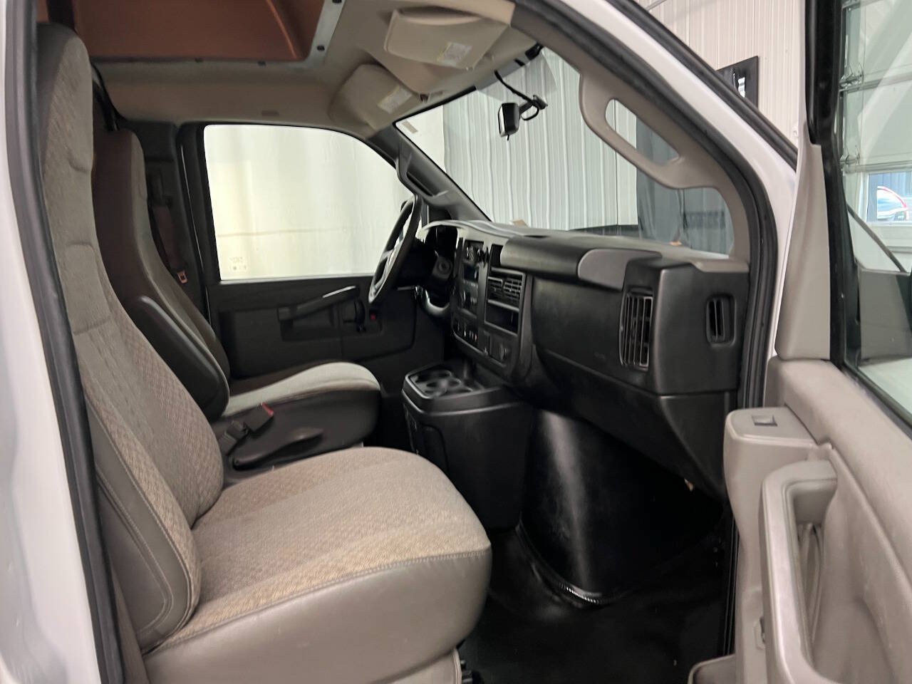 Used 2018 Chevrolet Express 3500 w/ Power Convenience Package RWD image 9