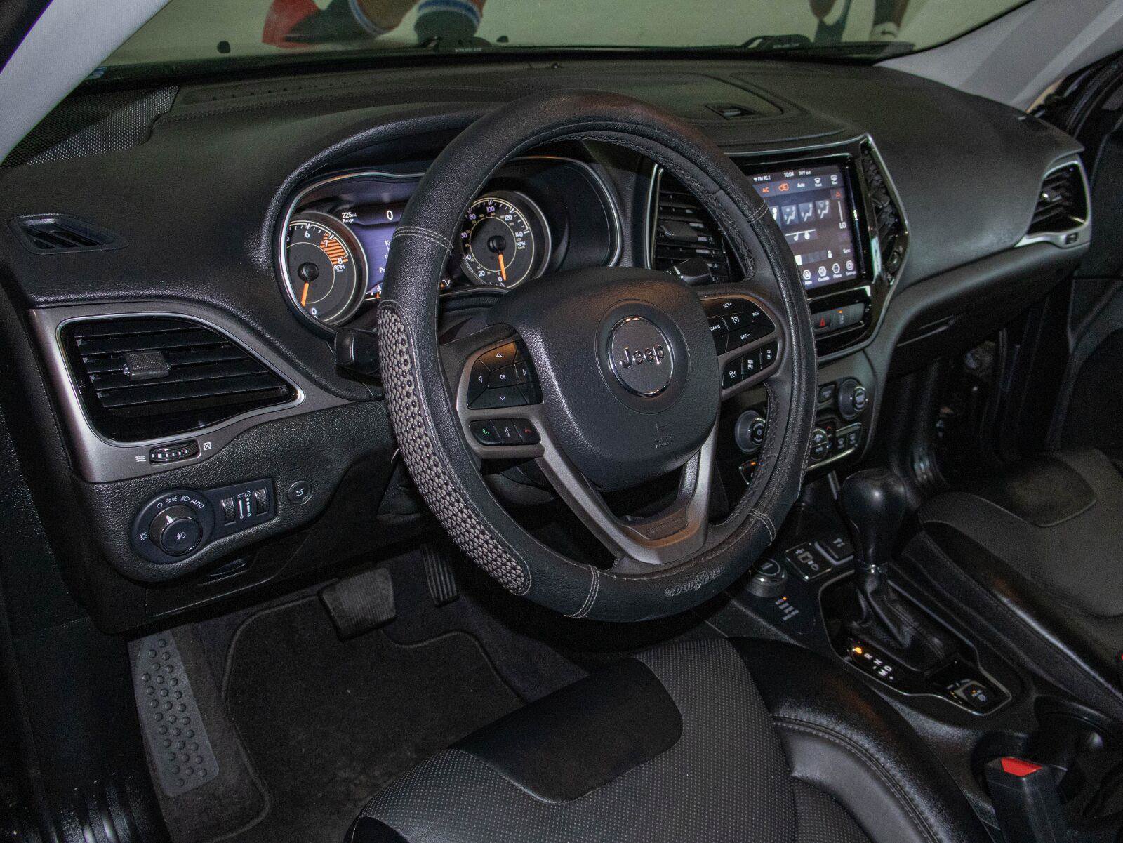 Used 2022 Jeep Cherokee Limited AWD/4WD image 5