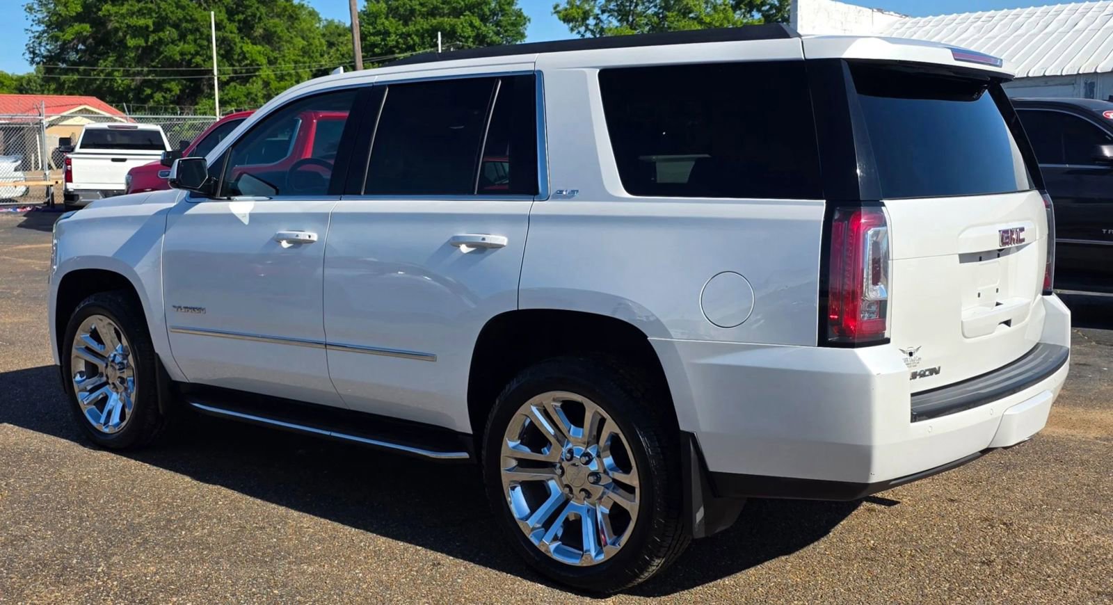 Used 2018 GMC Yukon SLT w/ Premium Edition AWD/4WD image 4