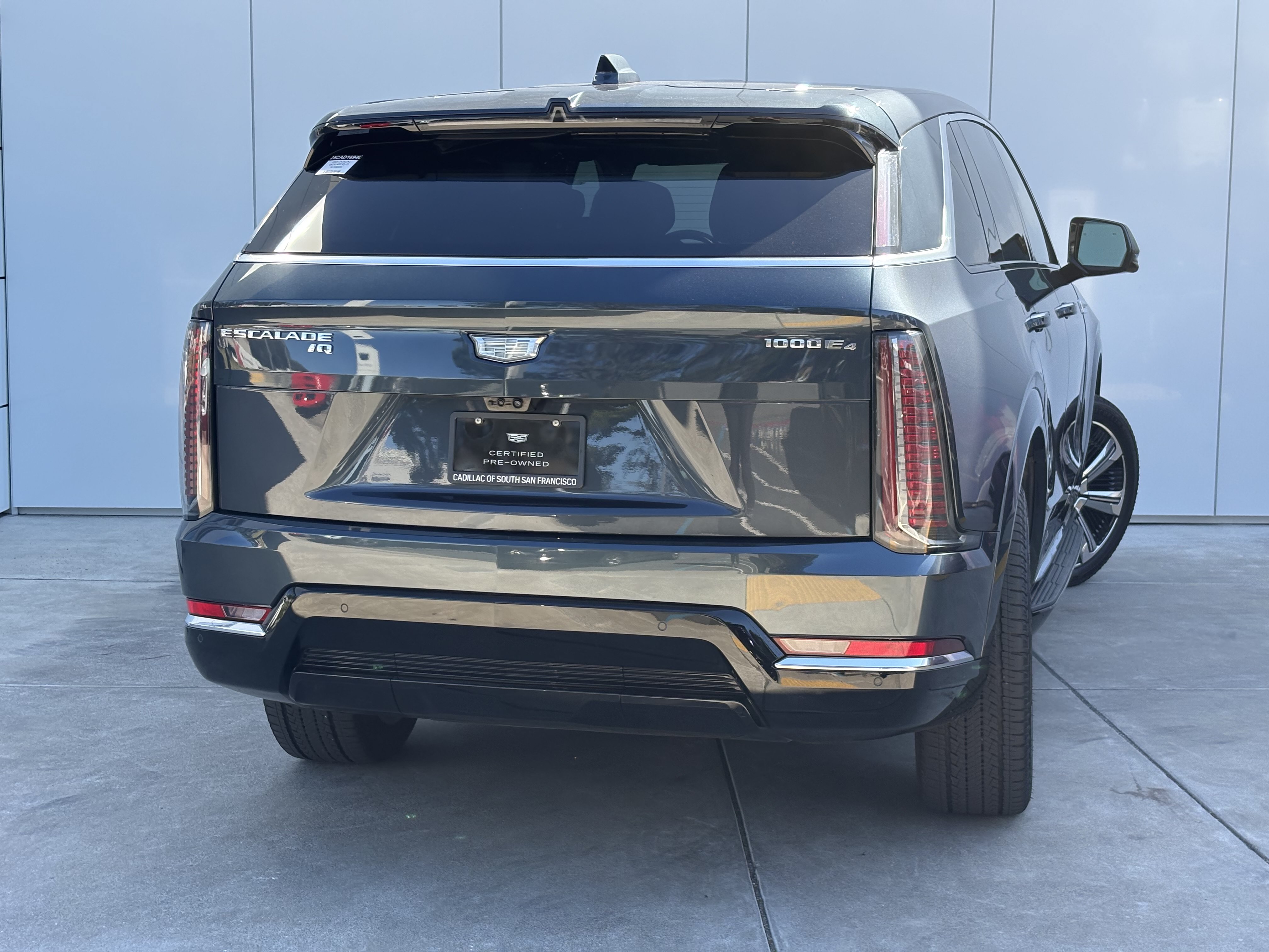 Certified 2025 Cadillac Escalade IQ Luxury 2 w/ LPO, Premium Carpet Package AWD/4WD image 6