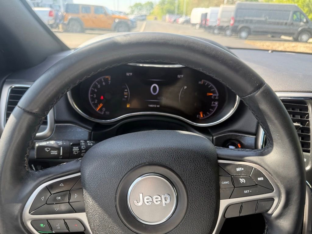 Used 2018 Jeep Grand Cherokee Laredo AWD/4WD image 21