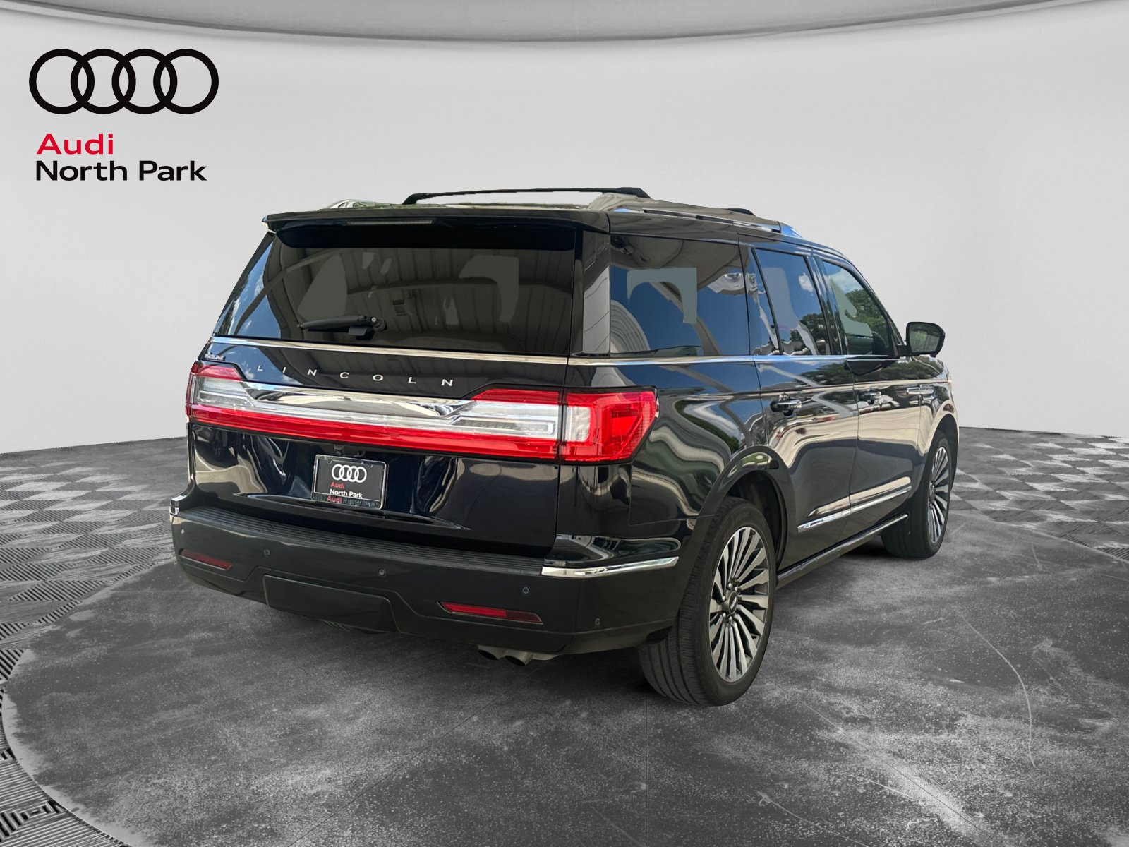 Used 2021 Lincoln Navigator Reserve w/ Luxury Package RWD image 5