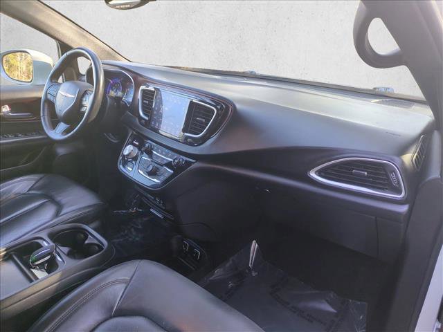 Used 2020 Chrysler Pacifica Touring-L image 24