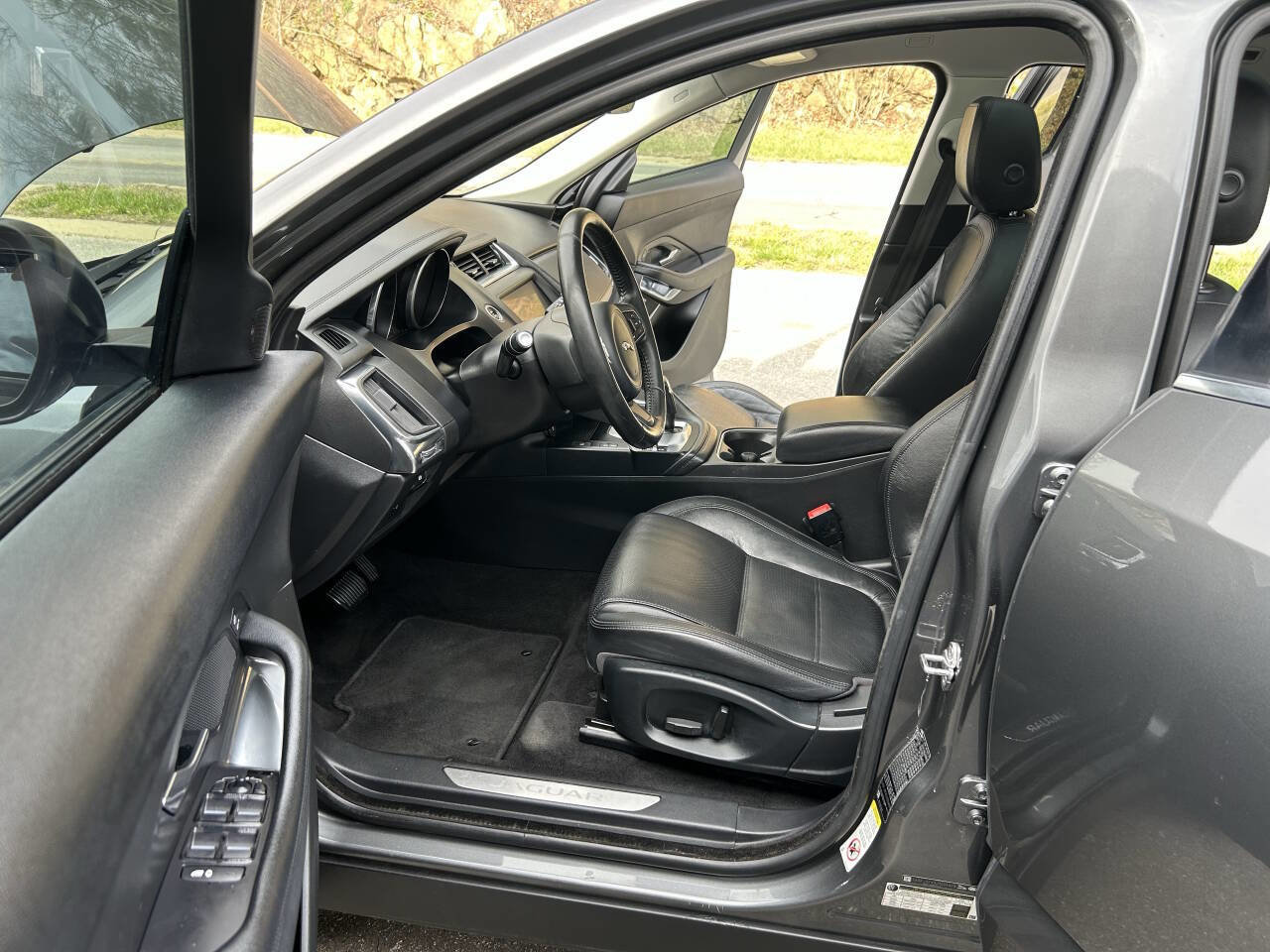 Used 2018 Jaguar E-PACE S image 23