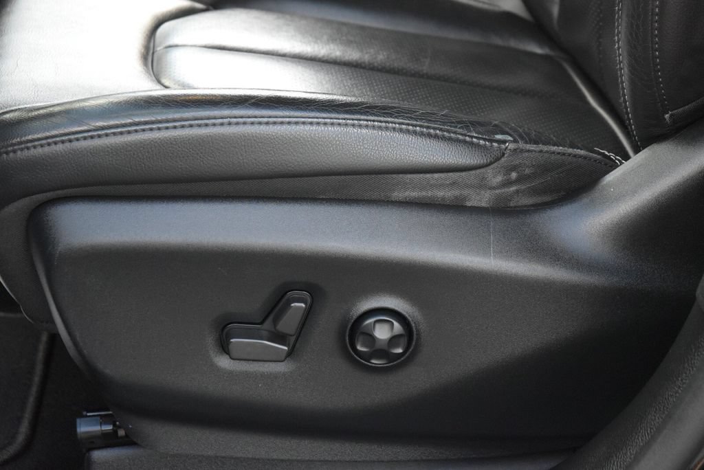 Used 2021 Chrysler Pacifica Touring-L w/ Uconnect Theater Family Group FWD image 15