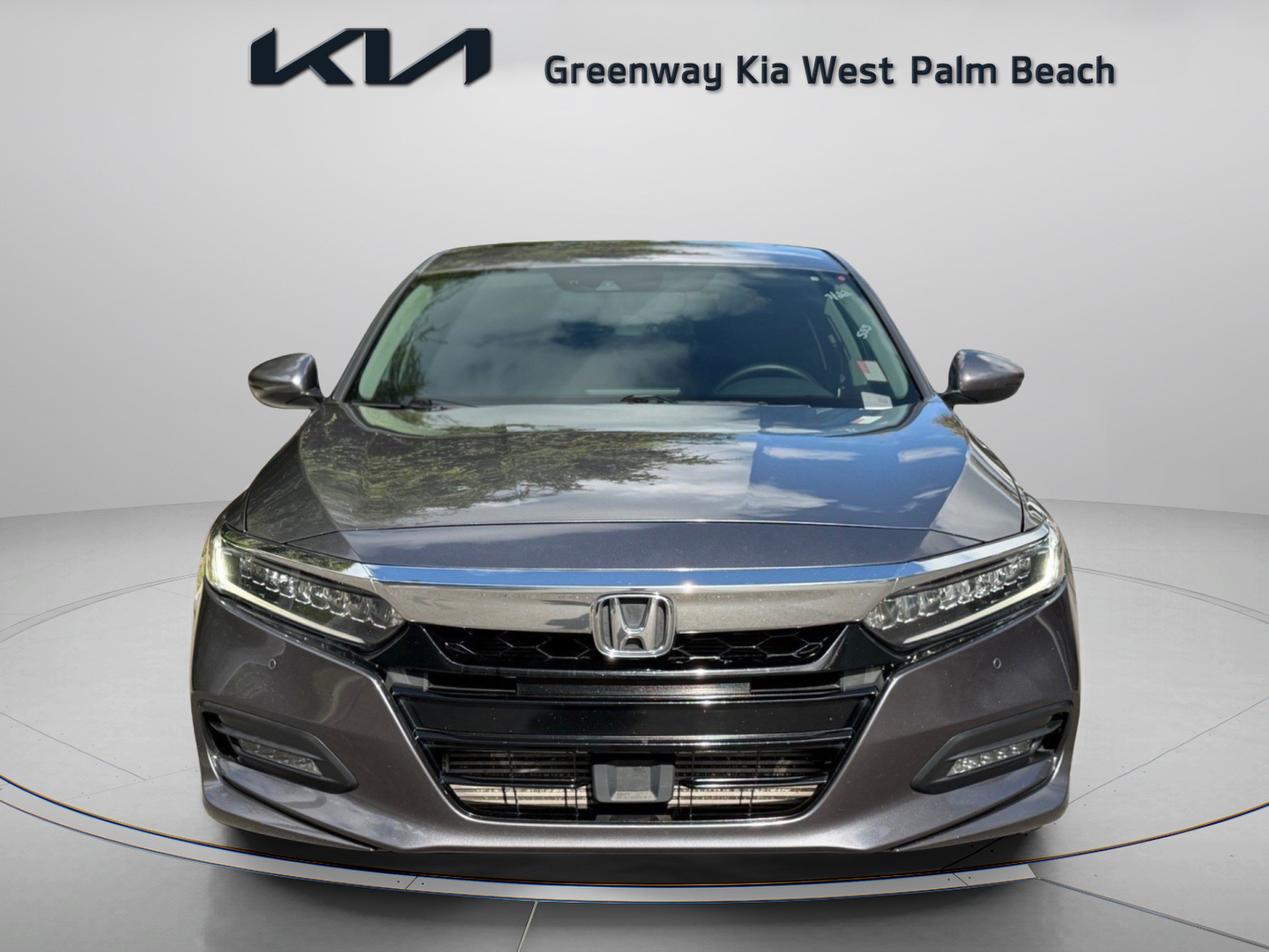Used 2019 Honda Accord Touring image 2